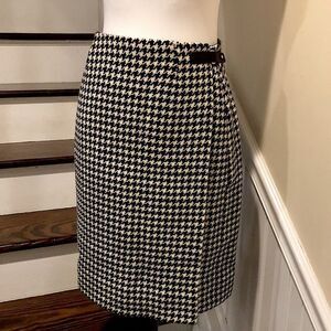 RALPH LAUREN Black White Houndstooth Wool Lined Wrap Skirt Leather Closure Sz 4